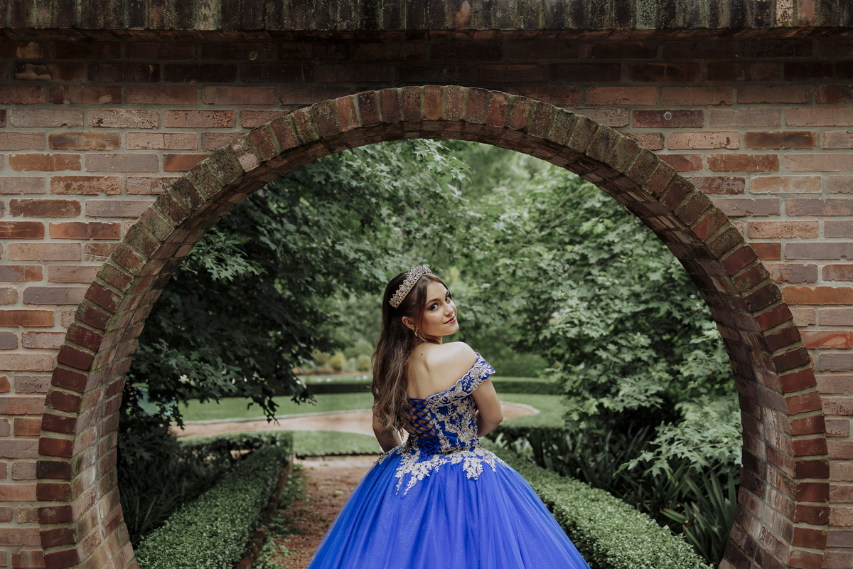 Ensaio externo debutante 15 anos quinze anos Julia realizado no garden park gramado por kevin medeiros fotógrafo fotografia canoas porto alegre rs vestido cinders