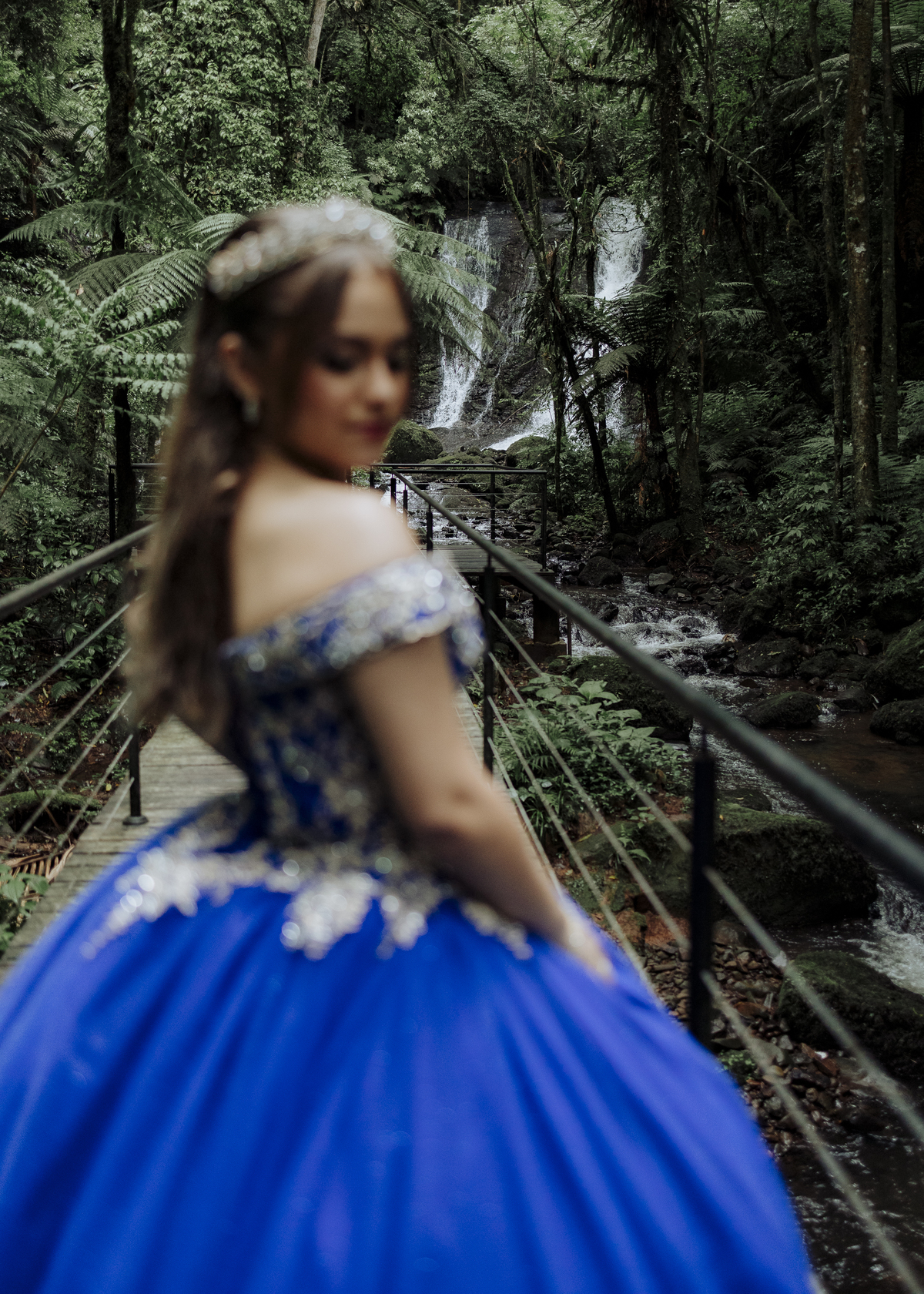 Ensaio externo debutante 15 anos quinze anos Julia realizado no garden park gramado por kevin medeiros fotógrafo fotografia canoas porto alegre rs vestido cinders