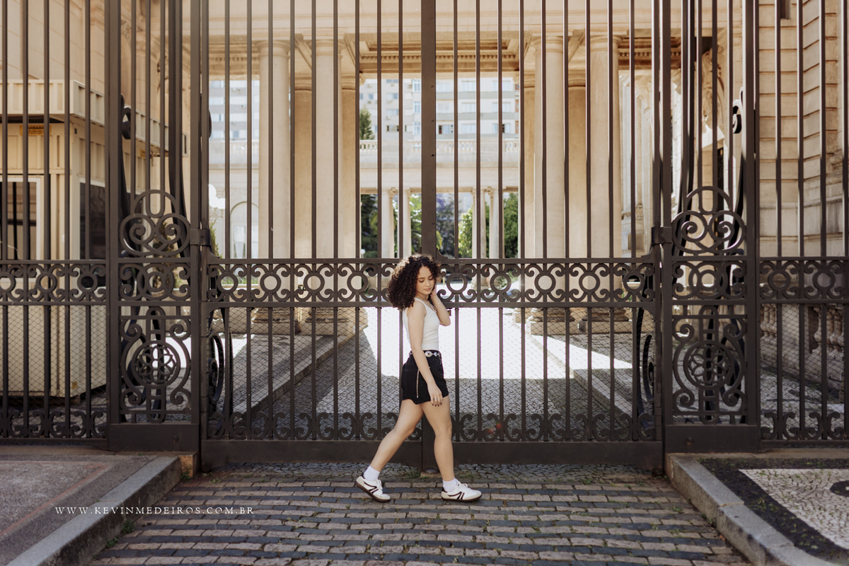 Ensaio debutante 15 anos Larissa na praça ma matriz em porto alegre por Kevin medeiros fotógrafo de canoas rs