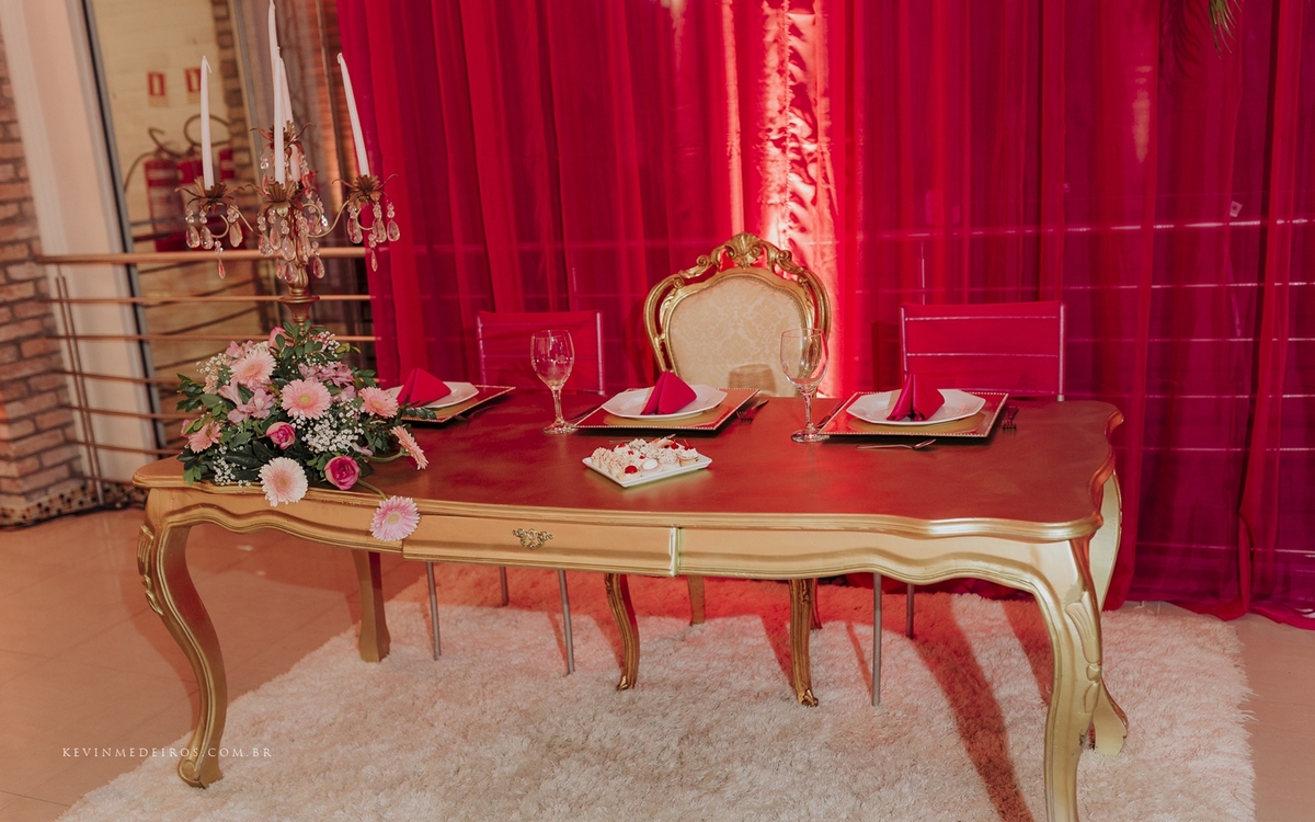 Decoração de 15 Anos por Jorge Kern da Eduarda Almeida no Salão de Festas Kern Haus em Canoas por Kevin Medeiros fotógrafo rs