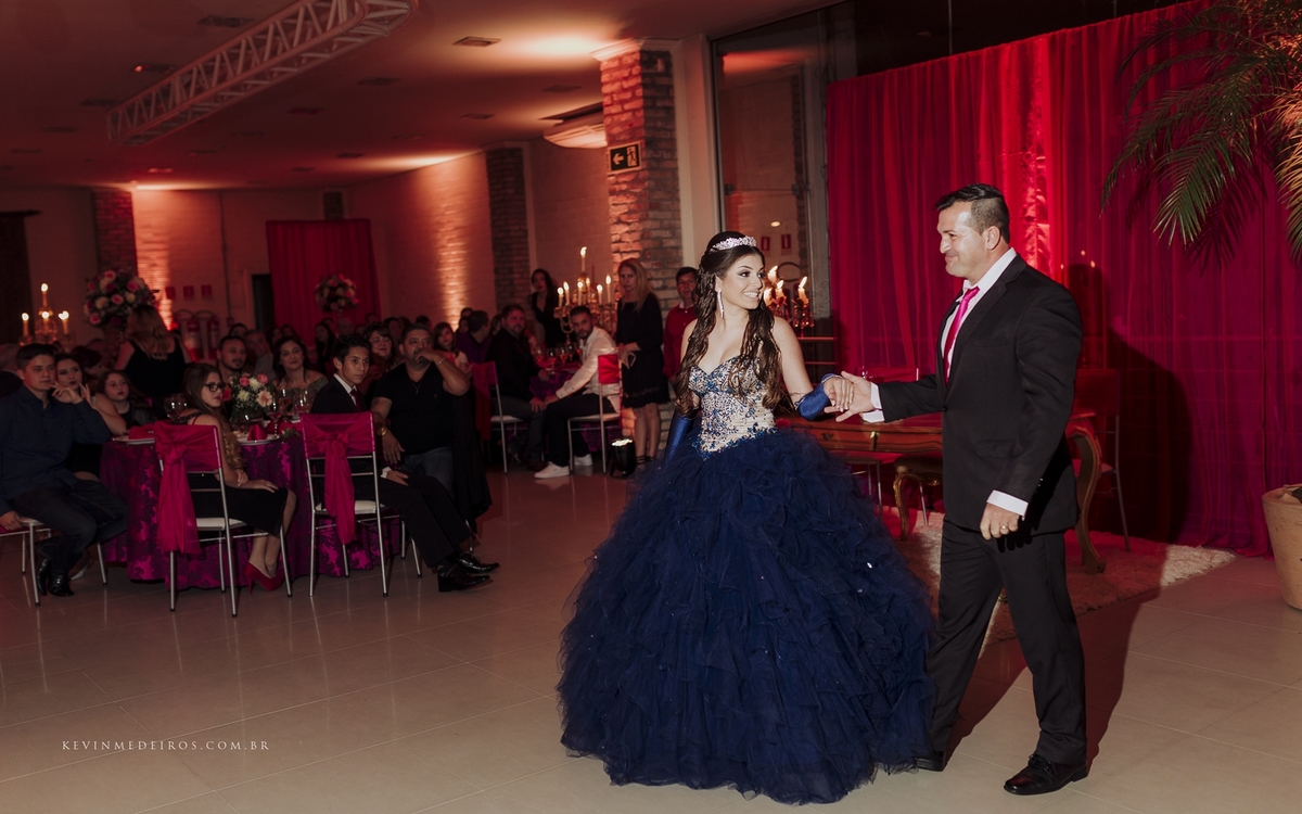 Festa de 15 Anos da Eduarda Almeida no Salão de Festas Kern Haus em Canoas por Kevin Medeiros fotógrafo de Canoas, Porto Alegre rs