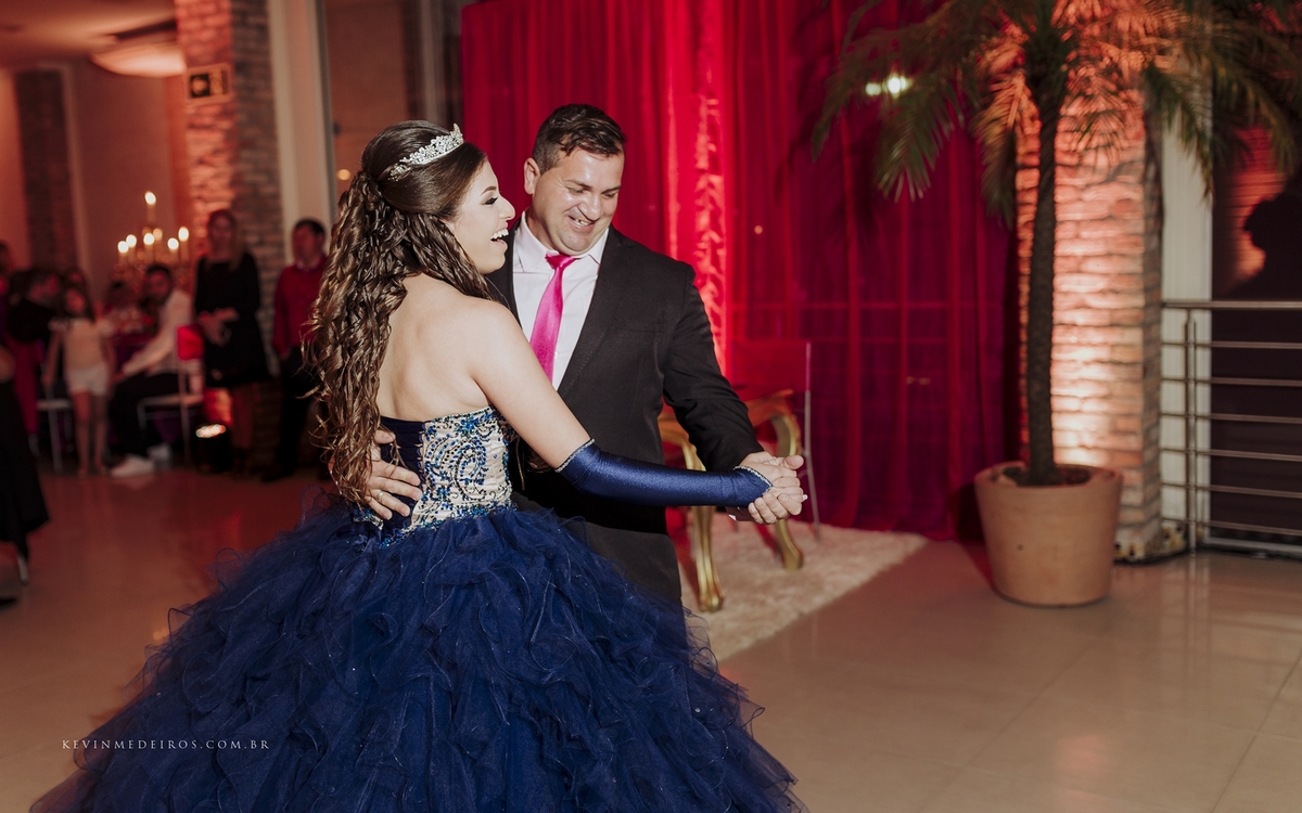 Festa de 15 Anos da Eduarda Almeida no Salão de Festas Kern Haus em Canoas por Kevin Medeiros fotógrafo de Canoas, Porto Alegre rs