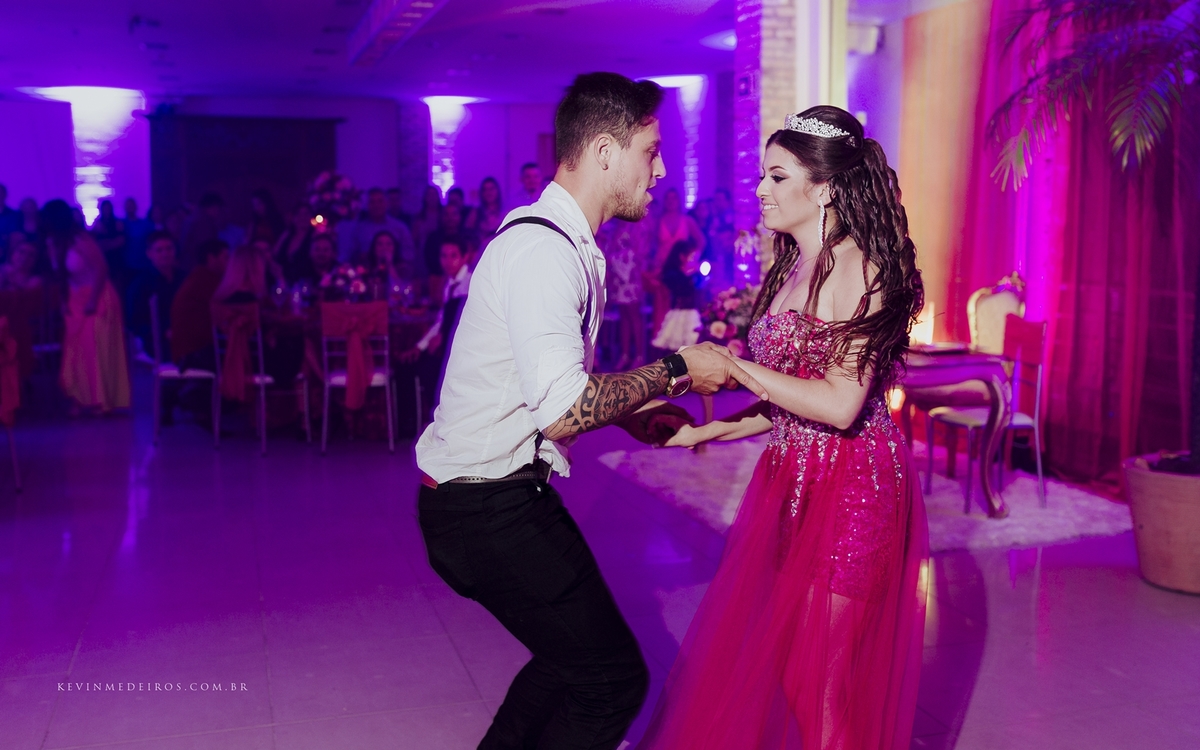 Festa de 15 Anos da Eduarda Almeida no Salão de Festas Kern Haus em Canoas por Kevin Medeiros fotógrafo de Canoas, Porto Alegre rs