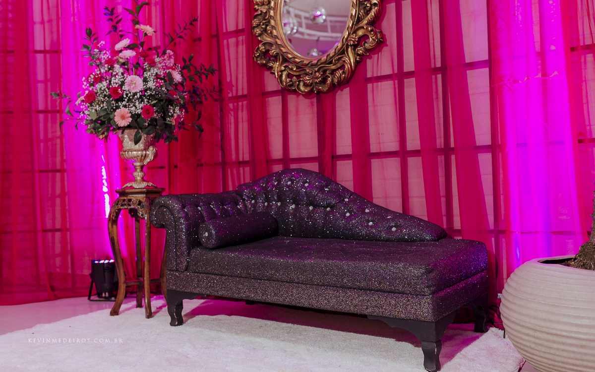 Decoração de 15 Anos por Jorge Kern da Eduarda Almeida no Salão de Festas Kern Haus em Canoas por Kevin Medeiros fotógrafo rs