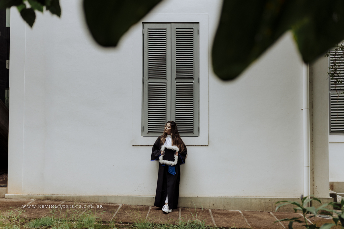 Ensaio de formatura prova de toga Duda, formanda em Tecnologia em Logística pelo IFRS, por kevin medeiros fotografo em canoas, porto alegre e rs