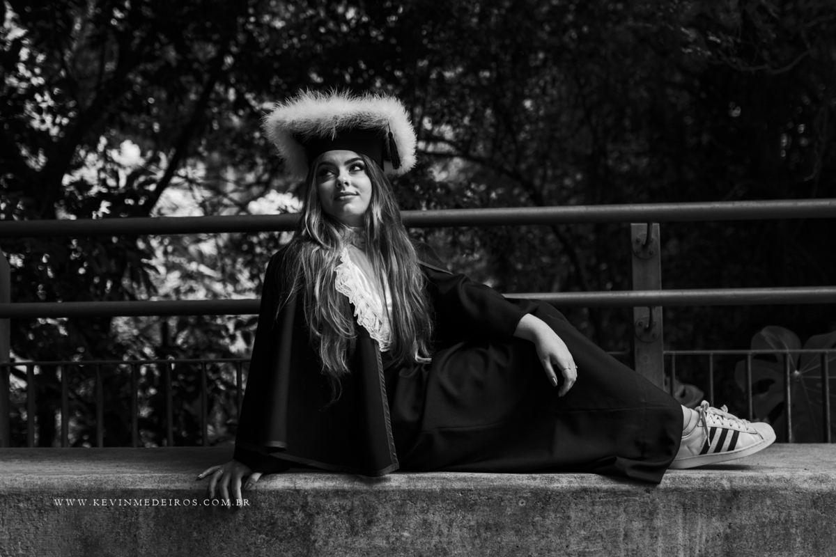 Ensaio de formatura prova de toga Duda, formanda em Tecnologia em Logística pelo IFRS, por kevin medeiros fotografo em canoas, porto alegre e rs