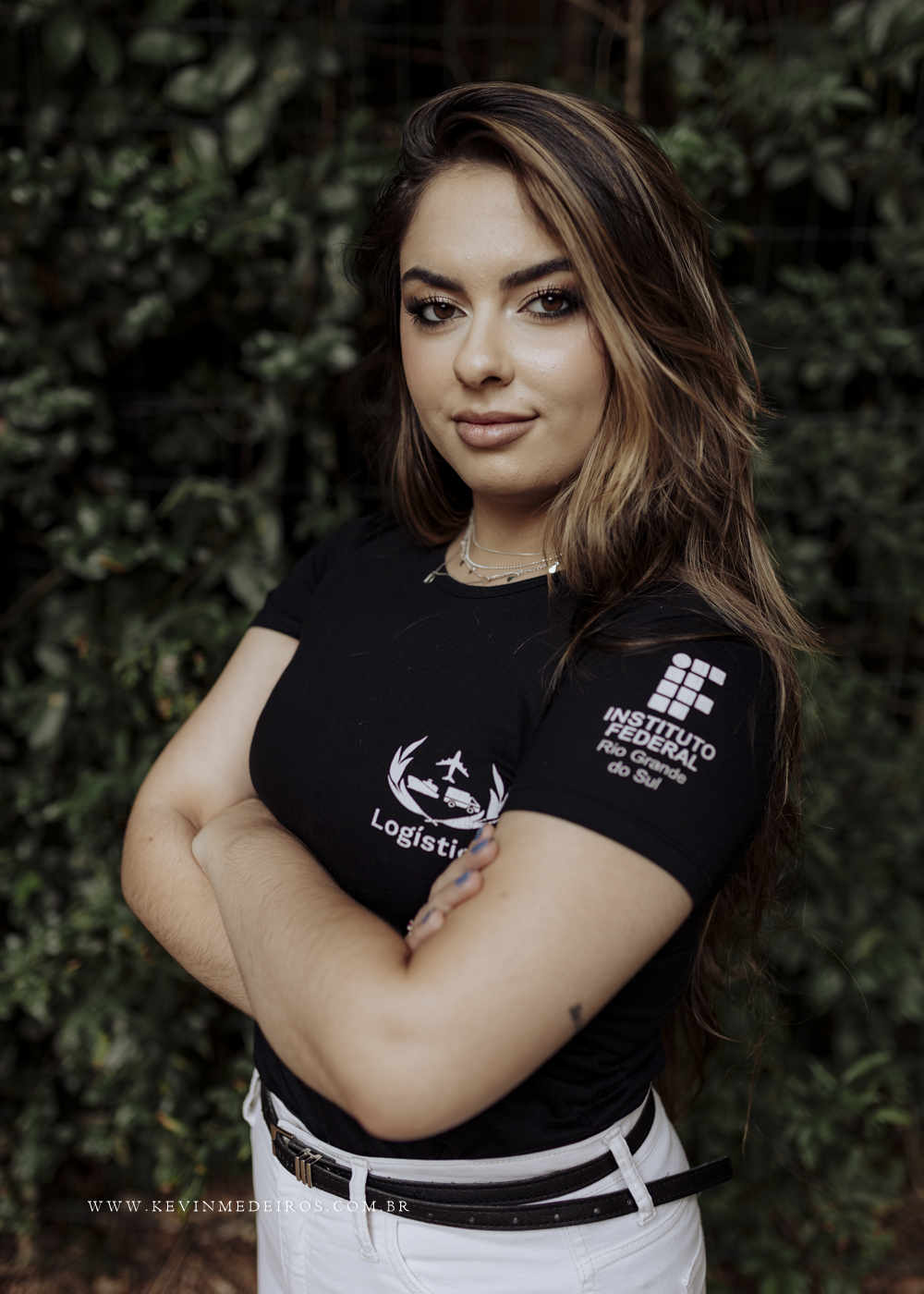 Ensaio de formatura prova de toga Duda, formanda em Tecnologia em Logística pelo IFRS, por kevin medeiros fotografo em canoas, porto alegre e rs