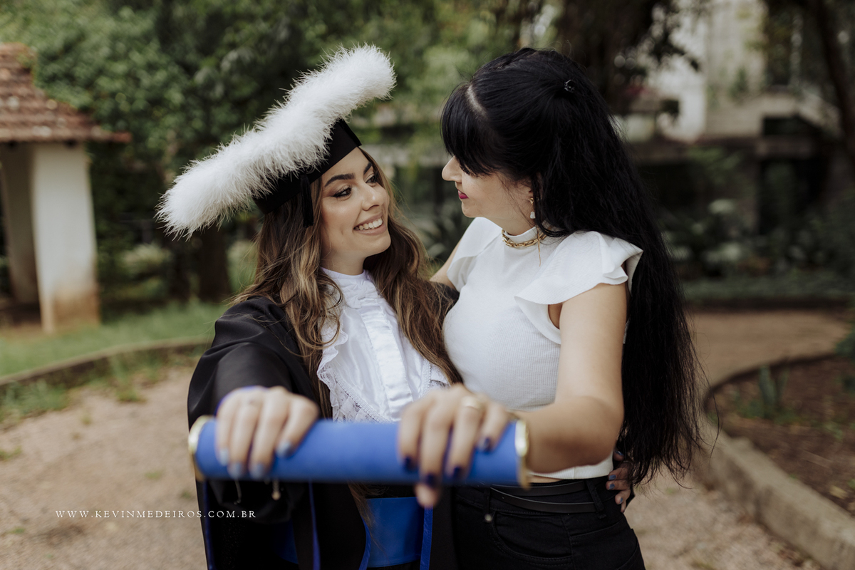 Ensaio de formatura prova de toga Duda, formanda em Tecnologia em Logística pelo IFRS, por kevin medeiros fotografo em canoas, porto alegre e rs