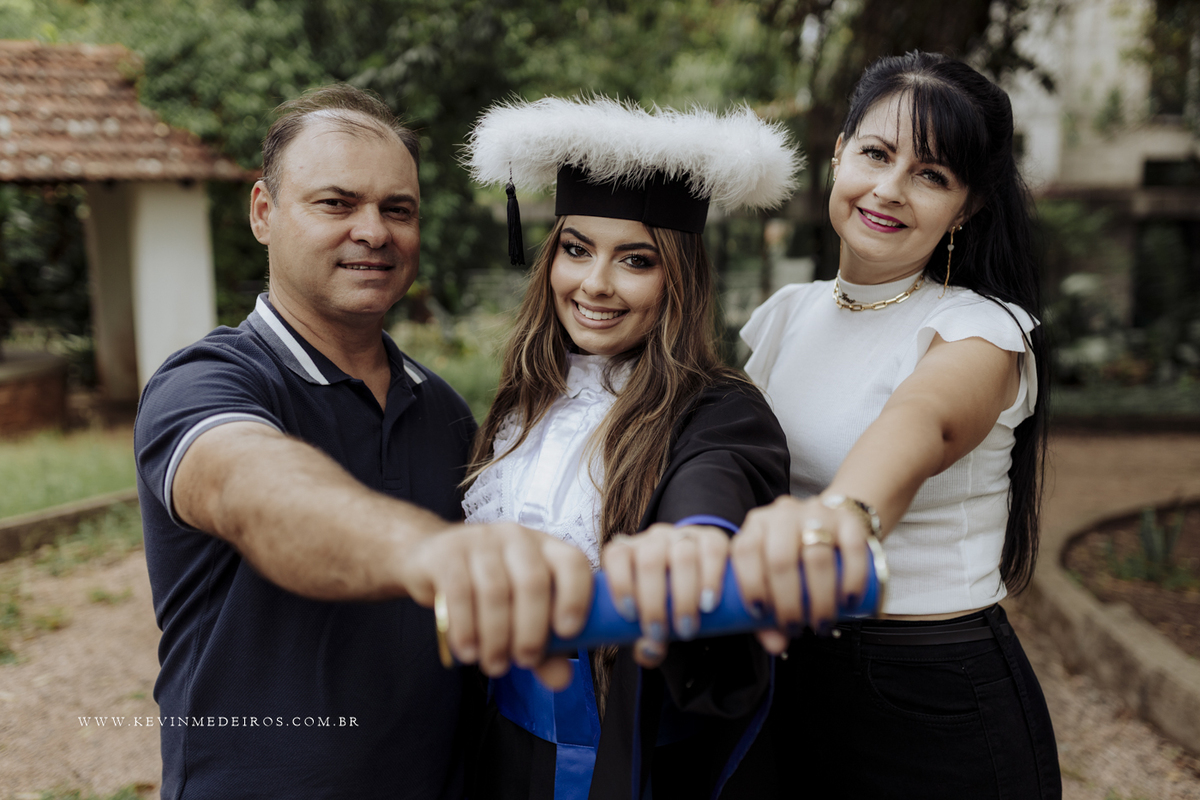 Ensaio de formatura prova de toga Duda, formanda em Tecnologia em Logística pelo IFRS, por kevin medeiros fotografo em canoas, porto alegre e rs