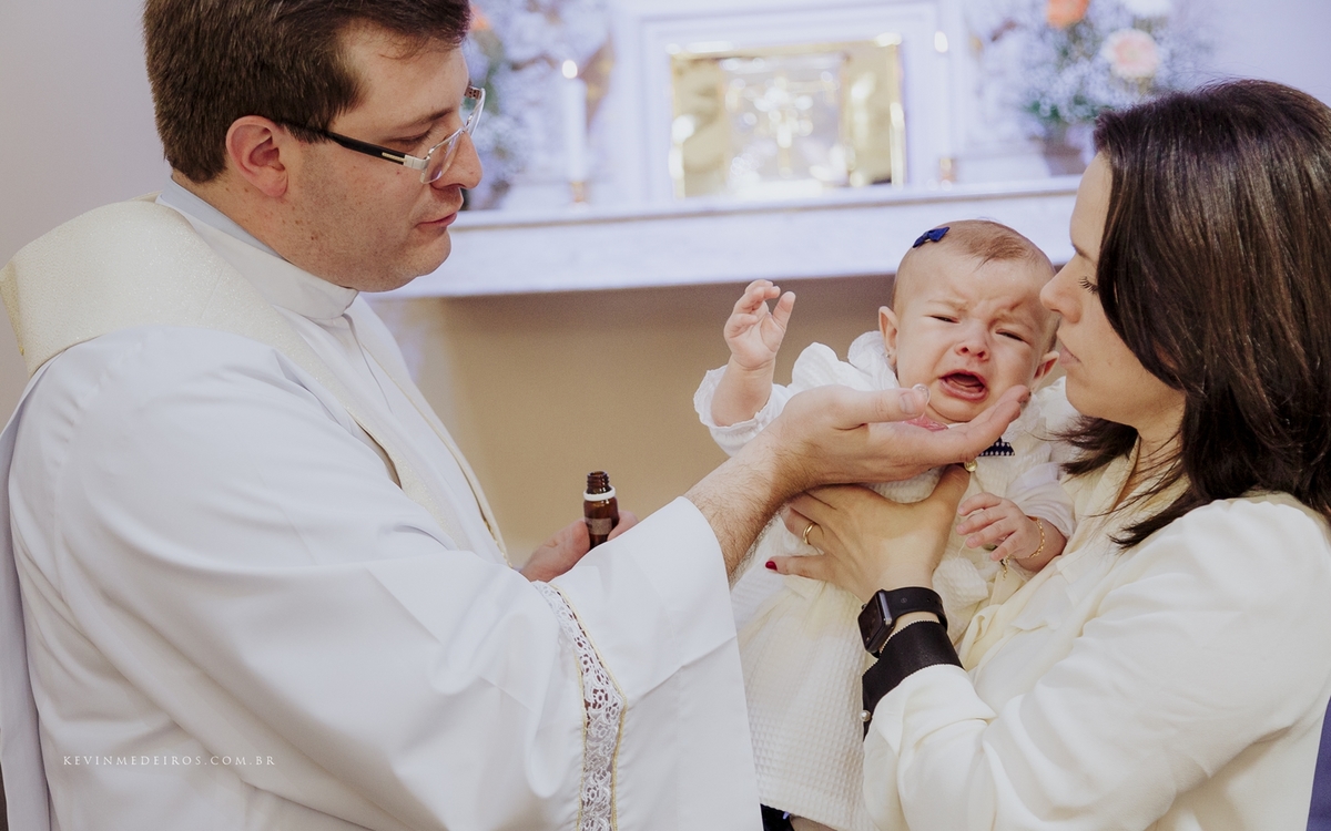 Batizado/ batismo da Júlia realizado na igreja espírito santo em Canoas por Kevin Medeiros, fotógrafo de Porto Alegre e RS