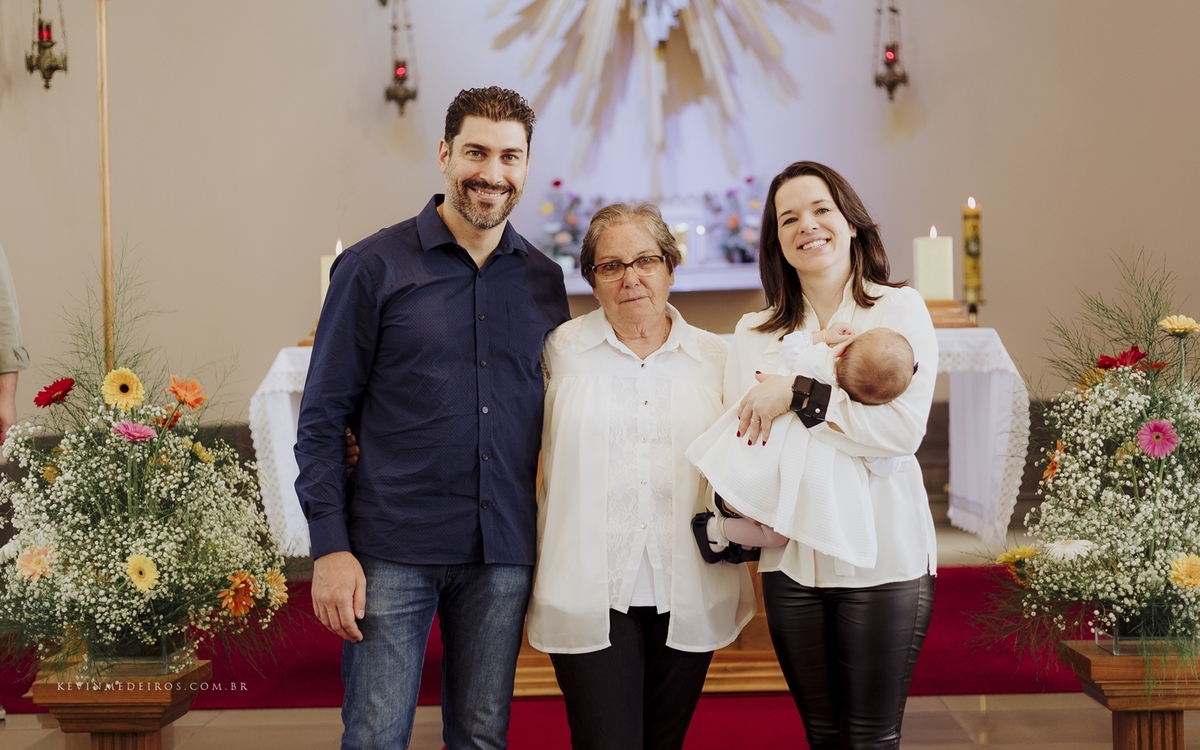 Batizado/ batismo da Júlia realizado na igreja espírito santo em Canoas por Kevin Medeiros, fotógrafo de Porto Alegre e RS