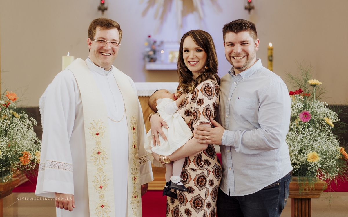 Batizado/ batismo da Júlia realizado na igreja espírito santo em Canoas por Kevin Medeiros, fotógrafo de Porto Alegre e RS