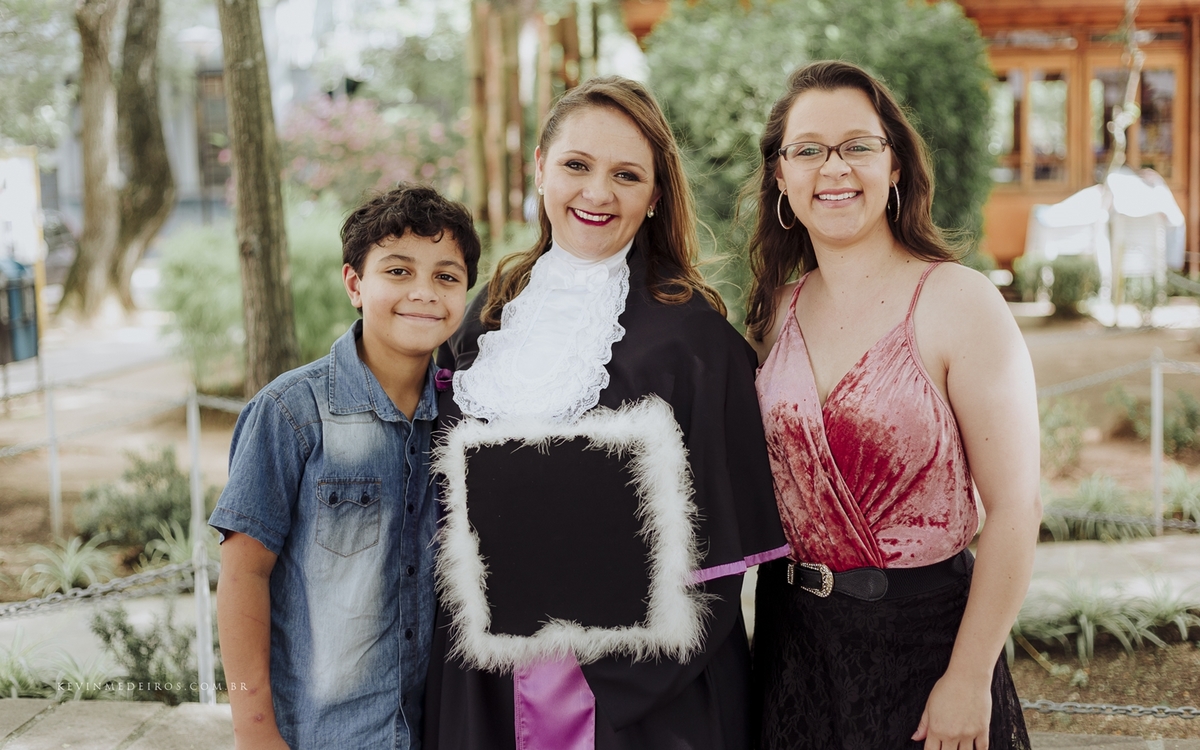 Colação e cerimônia de formatura da Michelle Rossi, formanda em Pedagogia pela Uninter, que ocorreu no salão de Atos da UFGRS, por Kevin Medeiros, fotógrafo de Canoas, Porto Alegre e RS