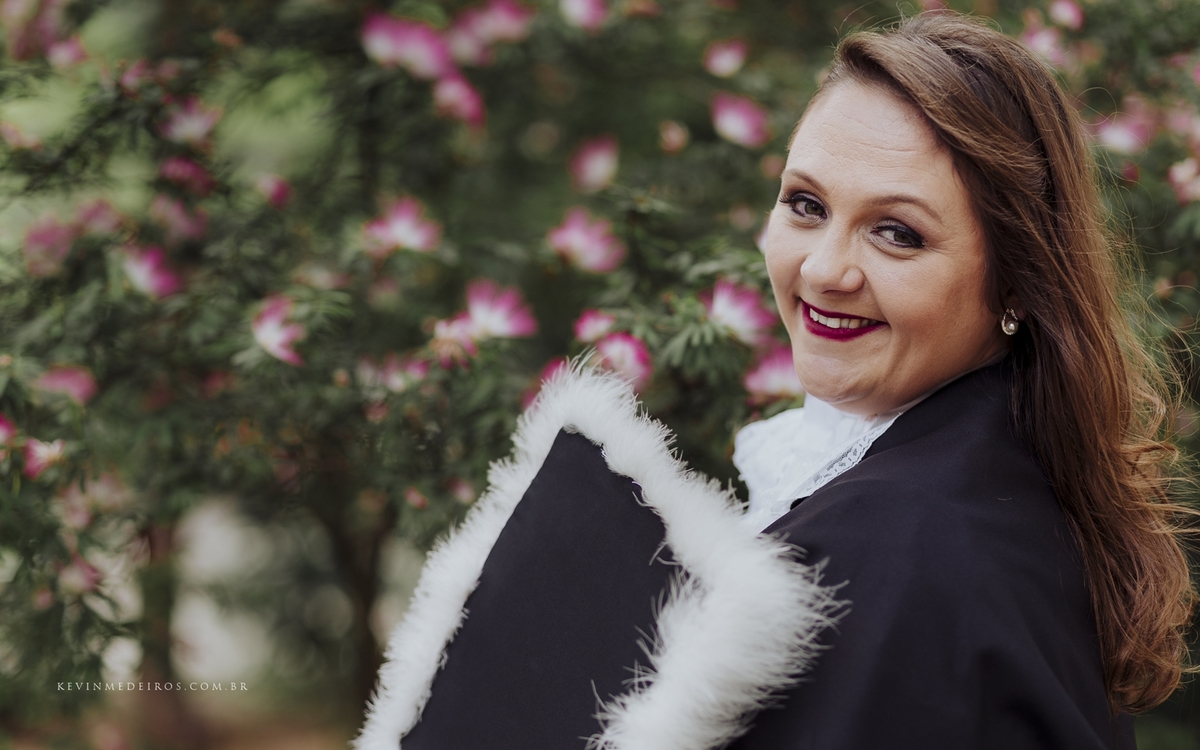 Colação e cerimônia de formatura da Michelle Rossi, formanda em Pedagogia pela Uninter, que ocorreu no salão de Atos da UFGRS, por Kevin Medeiros, fotógrafo de Canoas, Porto Alegre e RS