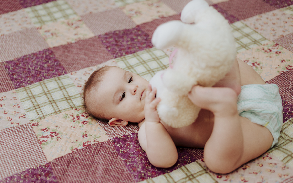 Ensaio familia em casa da bebê Bia, filha da natália mattos por Kevin Medeiros, fotógrafo de Canoas, porto alegre e RS