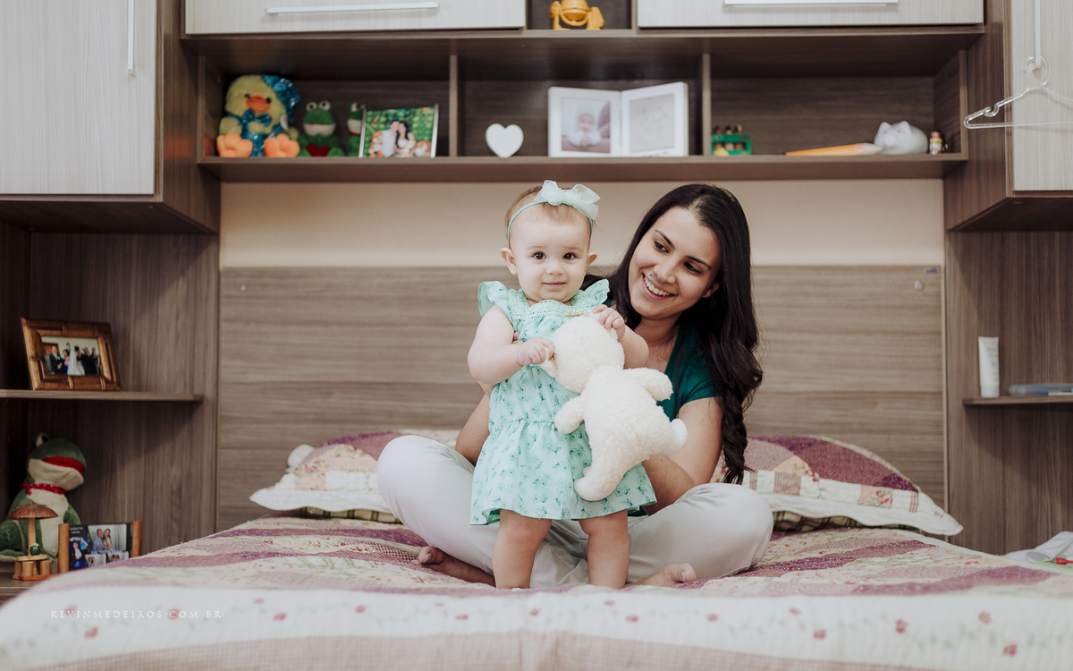 Ensaio familia em casa da bebê Bia, filha da natália mattos por Kevin Medeiros, fotógrafo de Canoas, porto alegre e RS