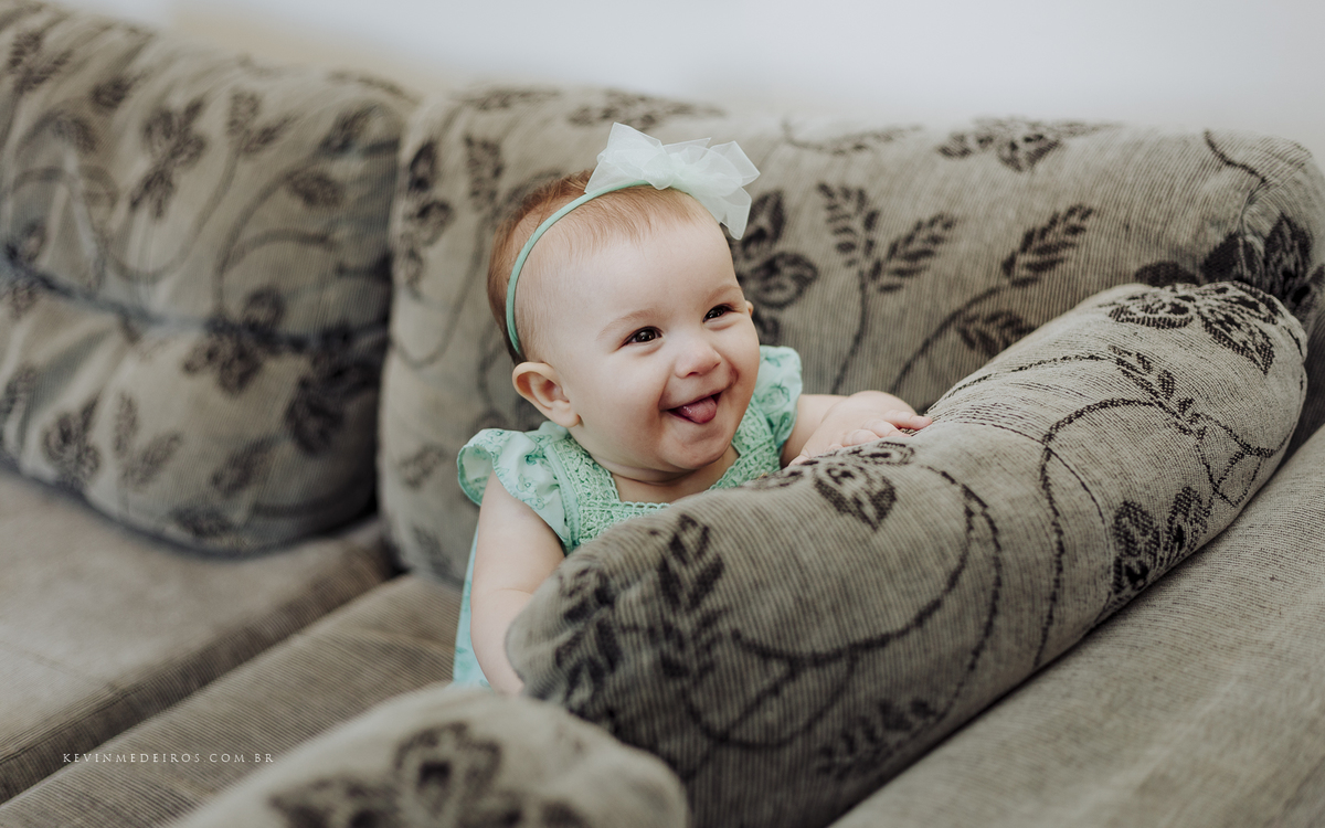 Ensaio familia em casa da bebê Bia, filha da natália mattos por Kevin Medeiros, fotógrafo de Canoas, porto alegre e RS