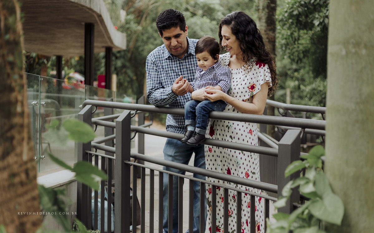 Ensaio família externo ao ar livre realizado no parque dos rosa por Kevin Medeiros fotógrafo de Canoas, Porto Alegre e RS