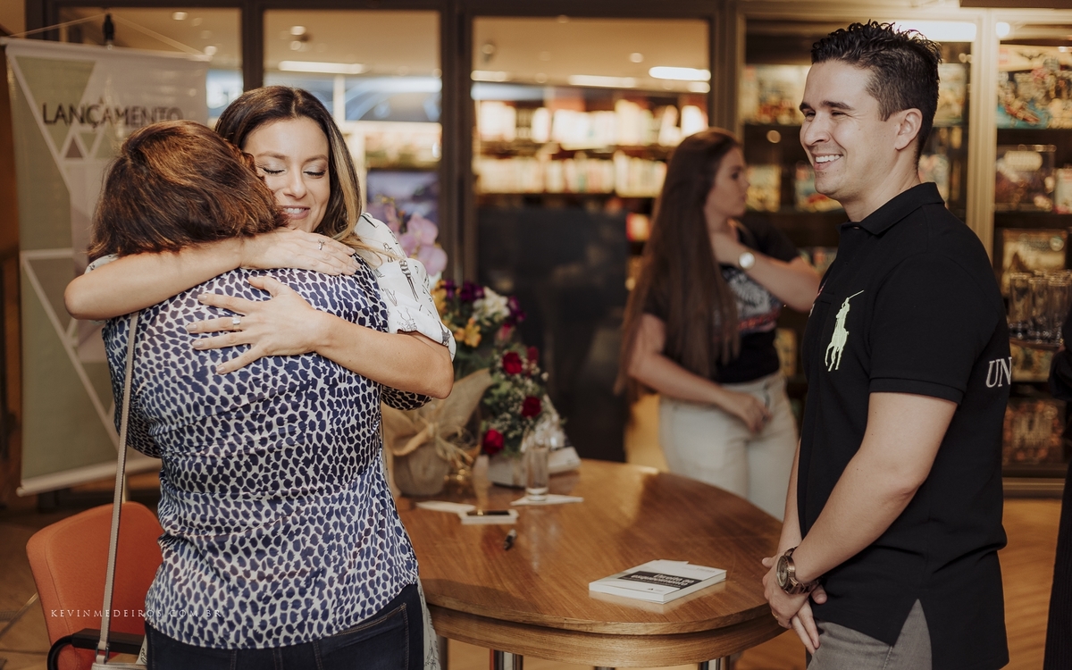 Lançamento do livro Direito ao Esquecimento da Clarissa Carello na livraria cultura bourbon country por kevin medeiros fotógrafo de Canoas, porto alegre e RS