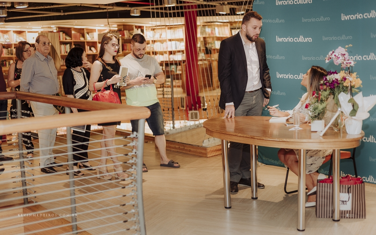Lançamento do livro Direito ao Esquecimento da Clarissa Carello na livraria cultura bourbon country por kevin medeiros fotógrafo de Canoas, porto alegre e RS