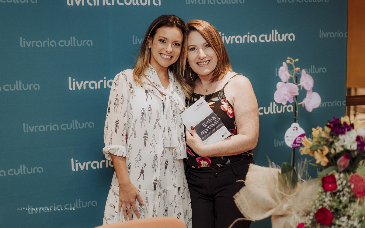 Lançamento do livro Direito ao Esquecimento da Clarissa Carello na livraria cultura bourbon country por kevin medeiros fotógrafo de Canoas, porto alegre e RS