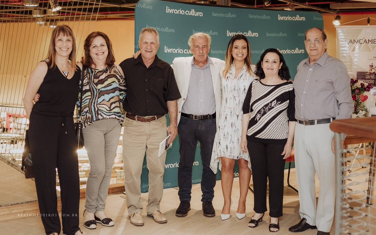 Lançamento do livro Direito ao Esquecimento da Clarissa Carello na livraria cultura bourbon country por kevin medeiros fotógrafo de Canoas, porto alegre e RS