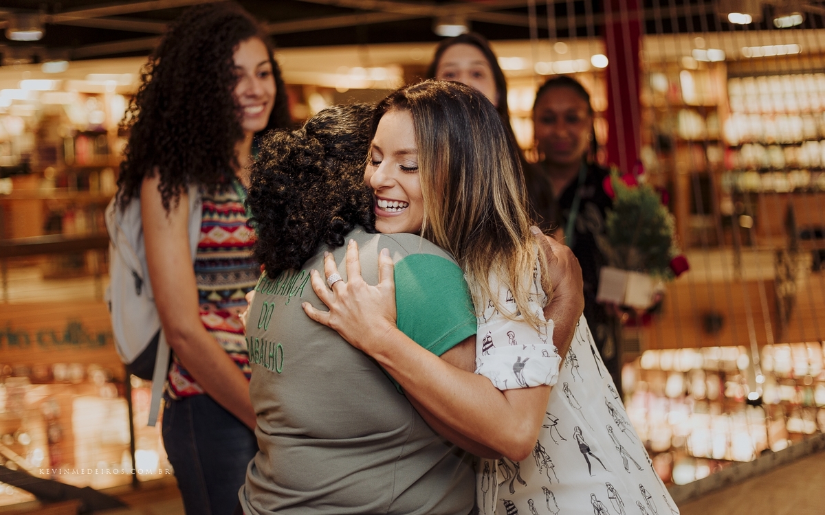 Lançamento do livro Direito ao Esquecimento da Clarissa Carello na livraria cultura bourbon country por kevin medeiros fotógrafo de Canoas, porto alegre e RS