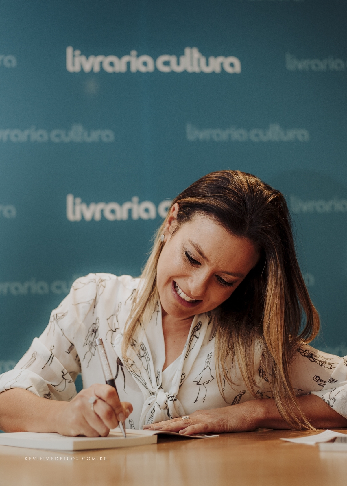 Lançamento do livro Direito ao Esquecimento da Clarissa Carello na livraria cultura bourbon country por kevin medeiros fotógrafo de Canoas, porto alegre e RS