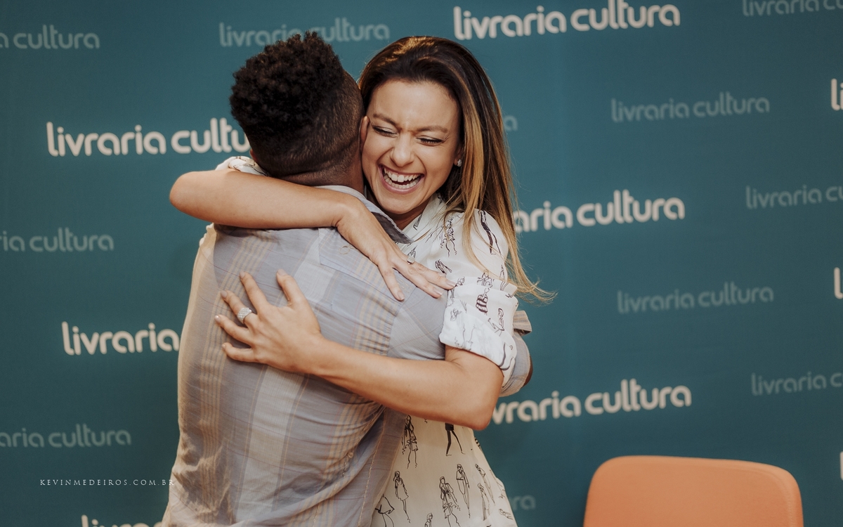 Lançamento do livro Direito ao Esquecimento da Clarissa Carello na livraria cultura bourbon country por kevin medeiros fotógrafo de Canoas, porto alegre e RS
