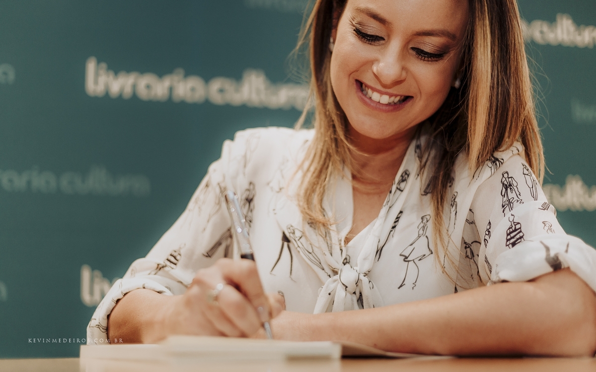 Lançamento do livro Direito ao Esquecimento da Clarissa Carello na livraria cultura bourbon country por kevin medeiros fotógrafo de Canoas, porto alegre e RS