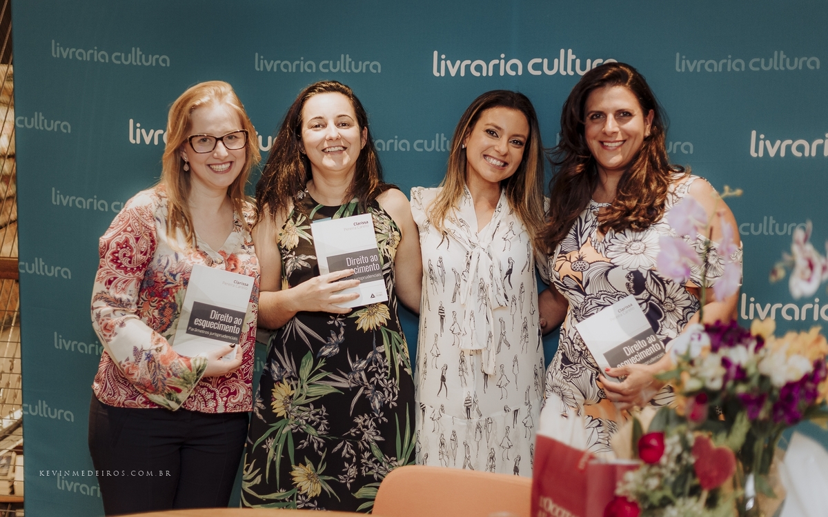 Lançamento do livro Direito ao Esquecimento da Clarissa Carello na livraria cultura bourbon country por kevin medeiros fotógrafo de Canoas, porto alegre e RS