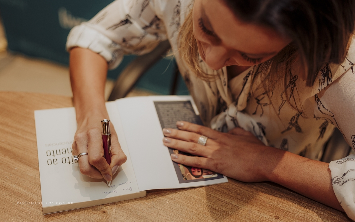 Lançamento do livro Direito ao Esquecimento da Clarissa Carello na livraria cultura bourbon country por kevin medeiros fotógrafo de Canoas, porto alegre e RS