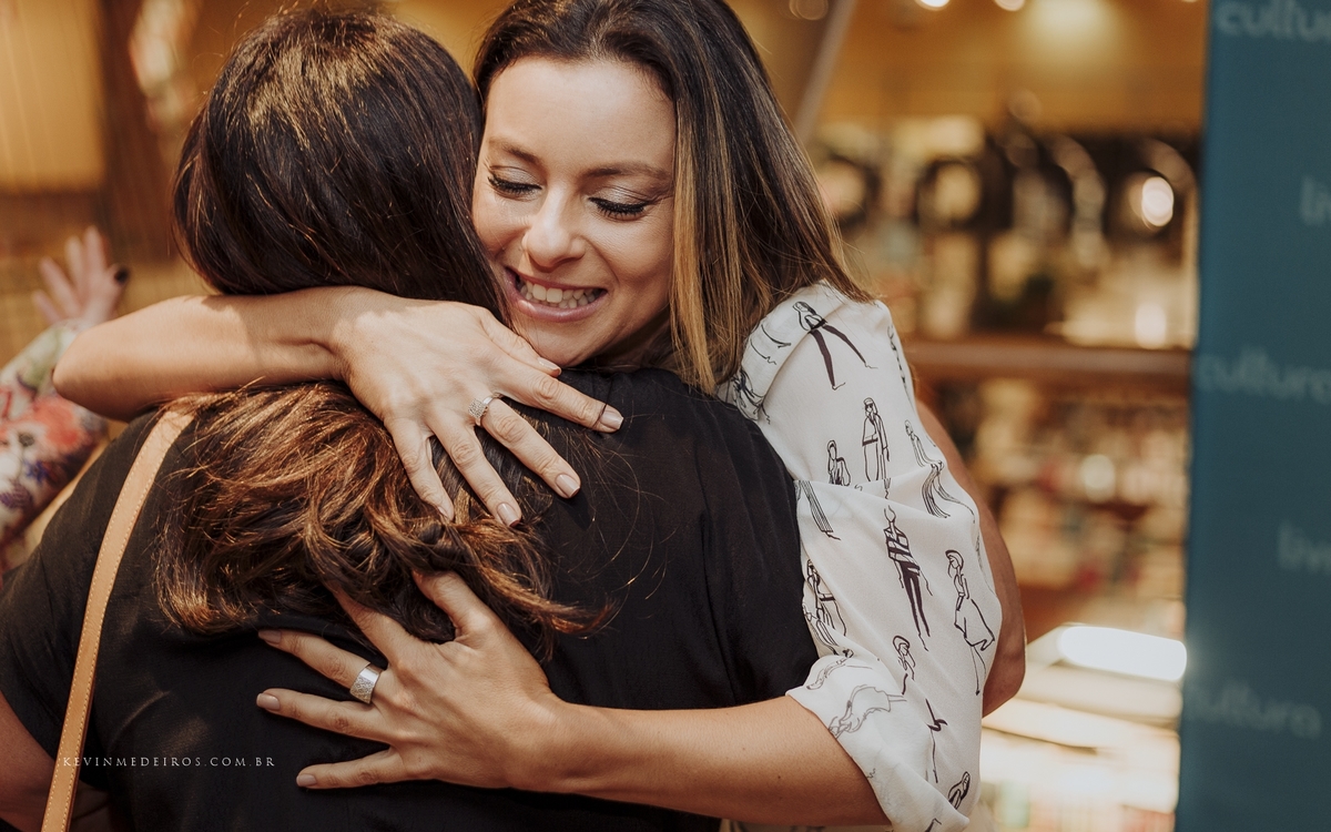 Lançamento do livro Direito ao Esquecimento da Clarissa Carello na livraria cultura bourbon country por kevin medeiros fotógrafo de Canoas, porto alegre e RS
