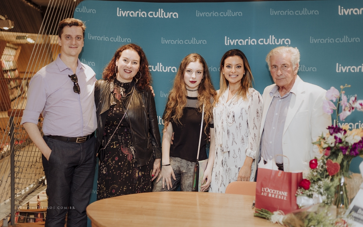 Lançamento do livro Direito ao Esquecimento da Clarissa Carello na livraria cultura bourbon country por kevin medeiros fotógrafo de Canoas, porto alegre e RS