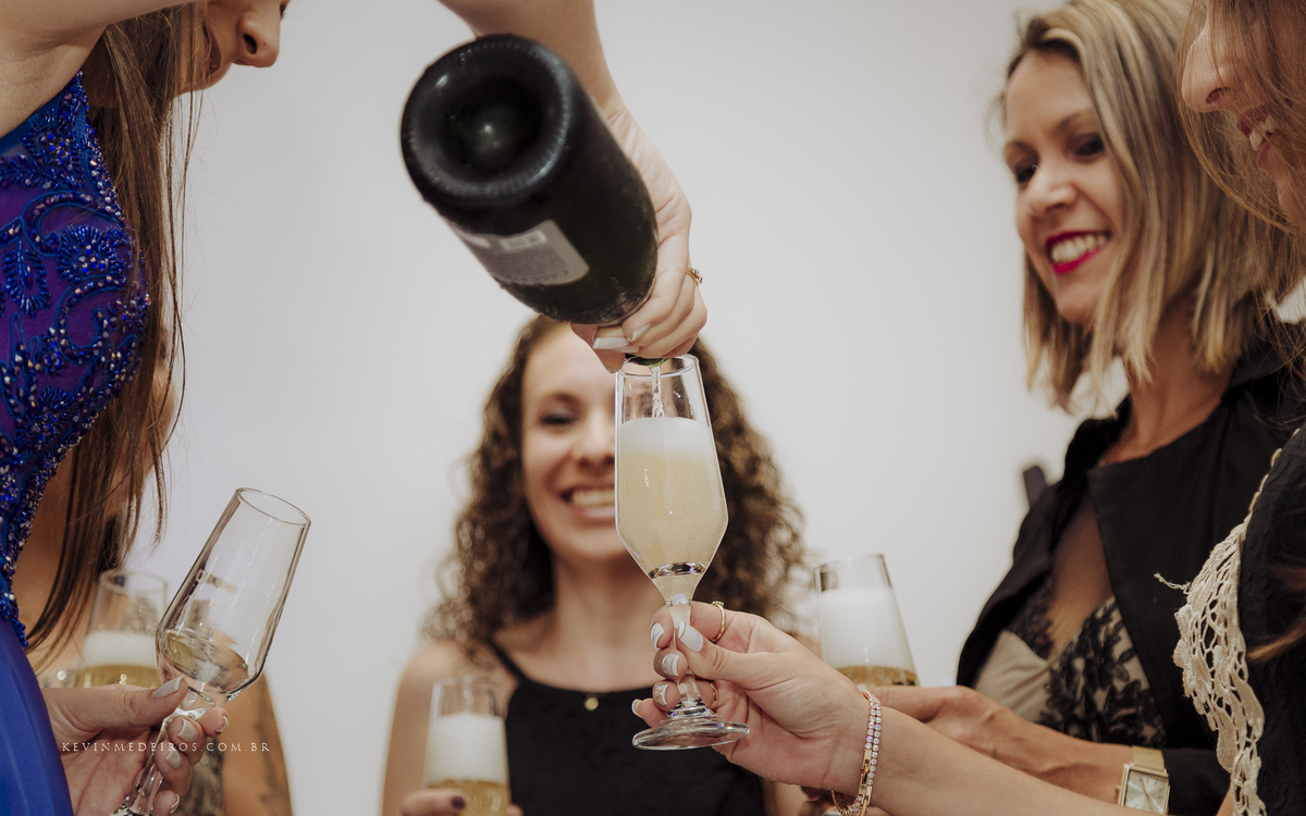 Festa e recepção de formatura da Carol Boemeke realizada no salão arco iris, formanda de Design de interiores por Kevin Medeiros, fotógrafo de Canoas, porto alegre e RS