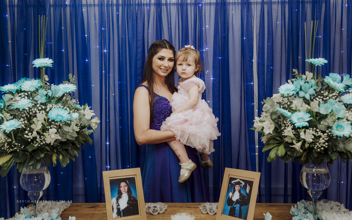 Festa e recepção de formatura da Carol Boemeke realizada no salão arco iris, formanda de Design de interiores por Kevin Medeiros, fotógrafo de Canoas, porto alegre e RS