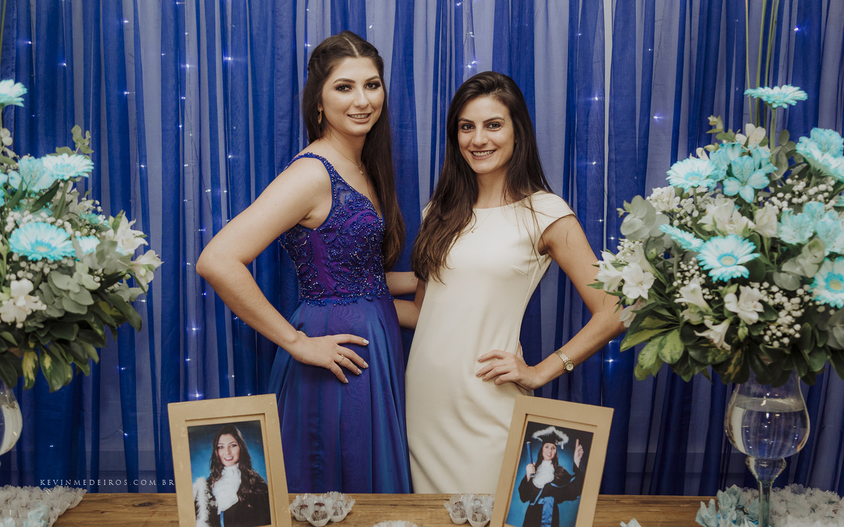 Festa e recepção de formatura da Carol Boemeke realizada no salão arco iris, formanda de Design de interiores por Kevin Medeiros, fotógrafo de Canoas, porto alegre e RS