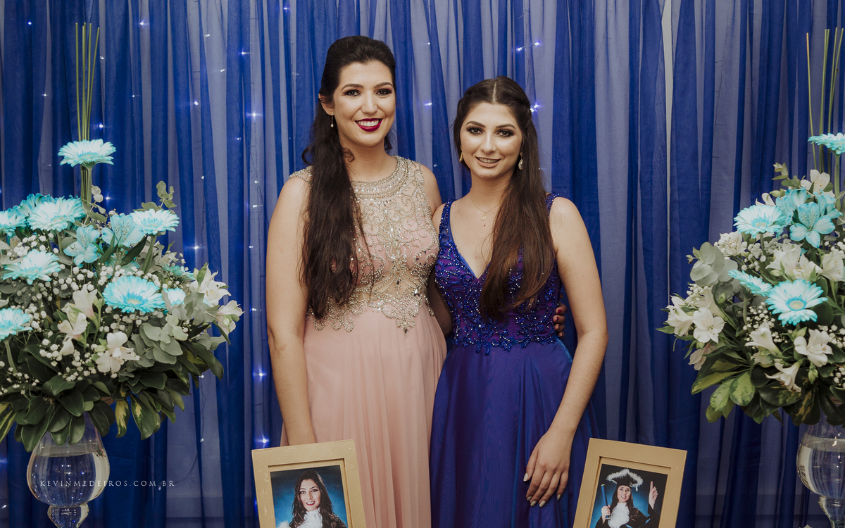 Festa e recepção de formatura da Carol Boemeke realizada no salão arco iris, formanda de Design de interiores por Kevin Medeiros, fotógrafo de Canoas, porto alegre e RS