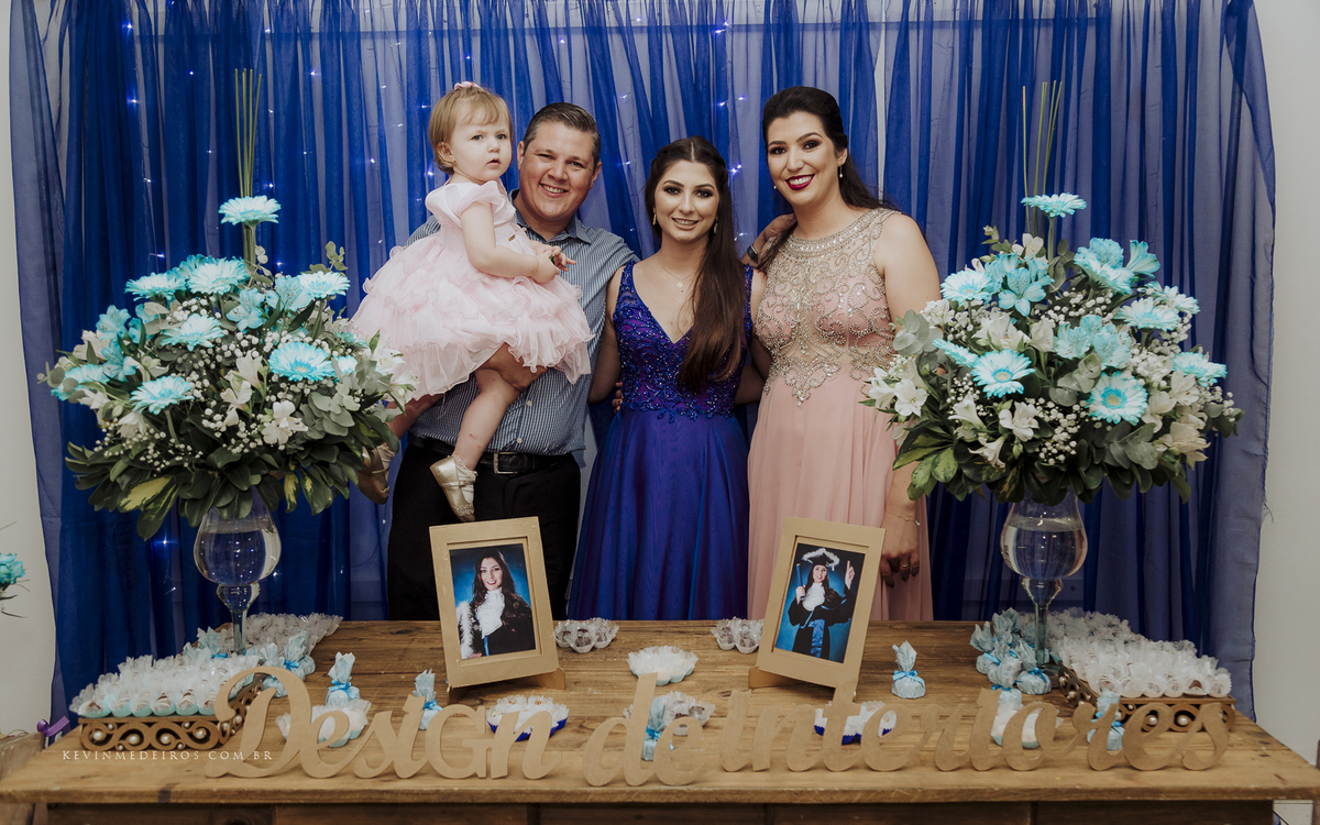 Festa e recepção de formatura da Carol Boemeke realizada no salão arco iris, formanda de Design de interiores por Kevin Medeiros, fotógrafo de Canoas, porto alegre e RS