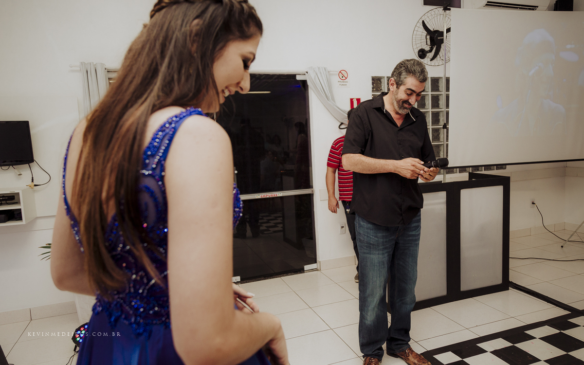 Festa e recepção de formatura da Carol Boemeke realizada no salão arco iris, formanda de Design de interiores por Kevin Medeiros, fotógrafo de Canoas, porto alegre e RS