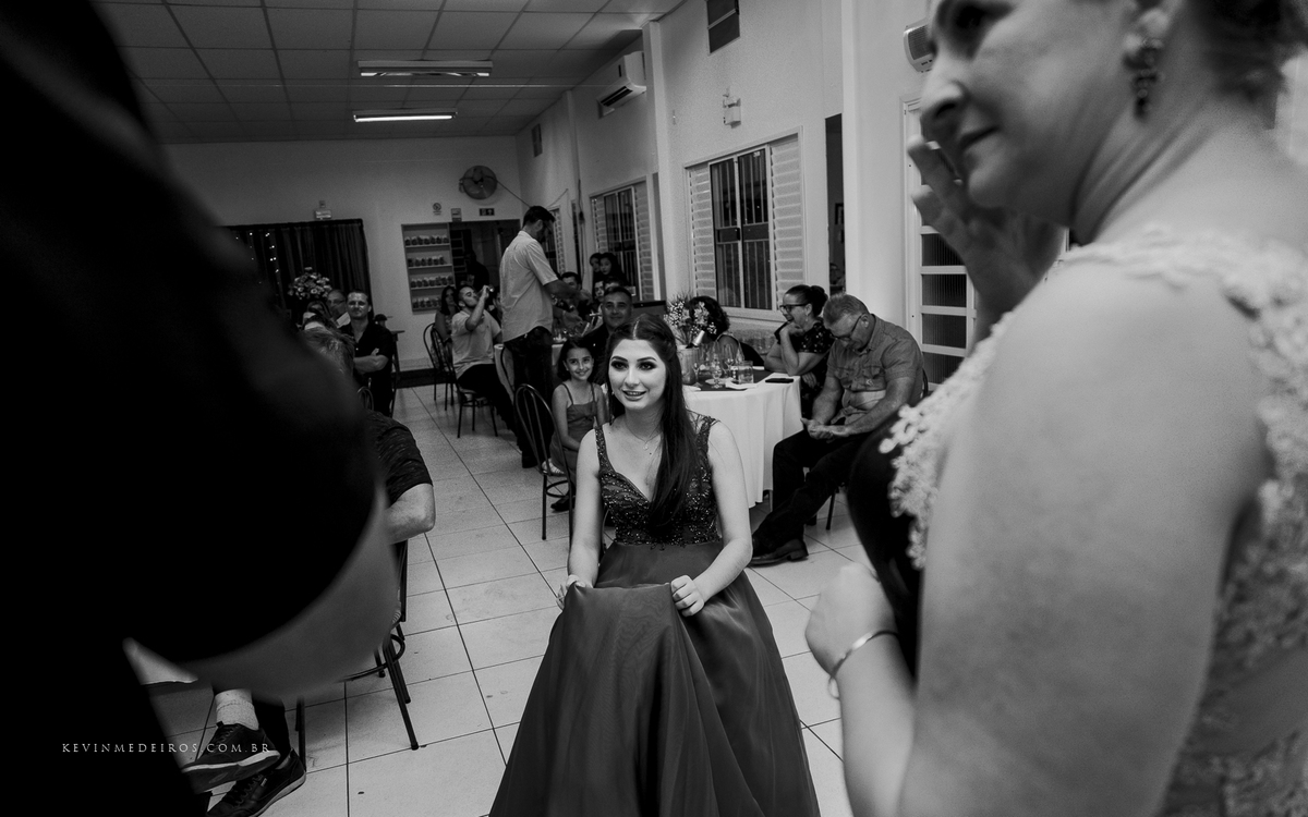 Festa e recepção de formatura da Carol Boemeke realizada no salão arco iris, formanda de Design de interiores por Kevin Medeiros, fotógrafo de Canoas, porto alegre e RS