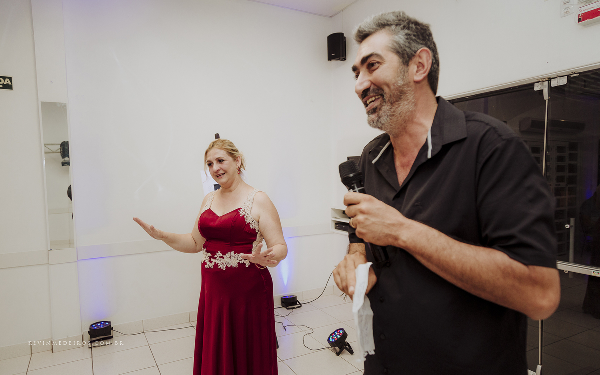 Festa e recepção de formatura da Carol Boemeke realizada no salão arco iris, formanda de Design de interiores por Kevin Medeiros, fotógrafo de Canoas, porto alegre e RS