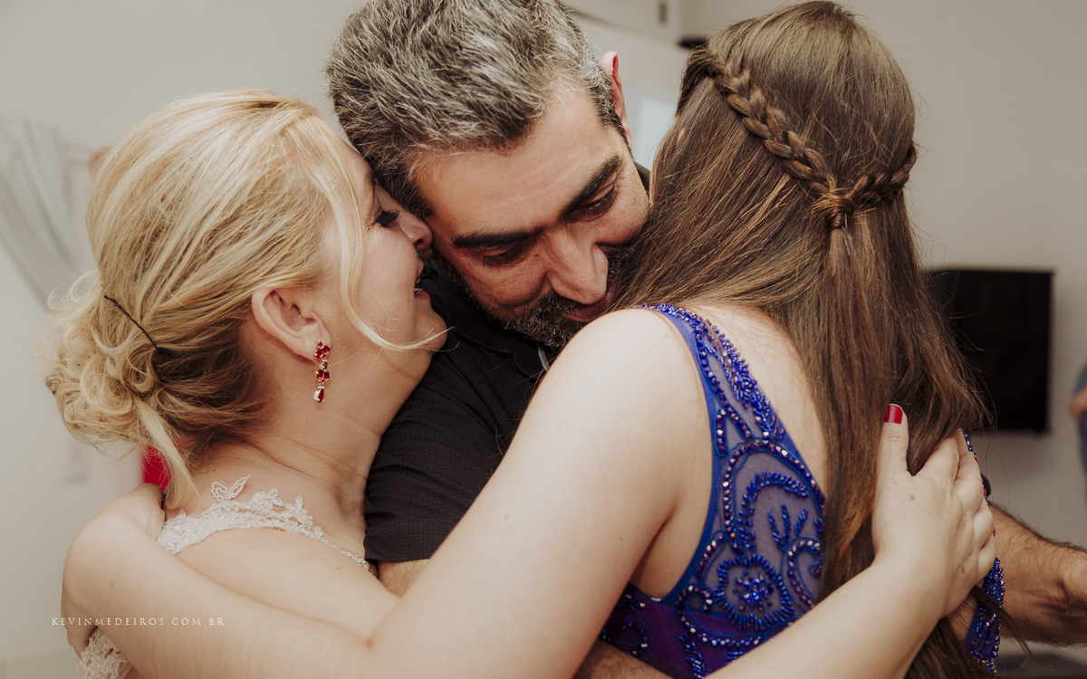 Festa e recepção de formatura da Carol Boemeke realizada no salão arco iris, formanda de Design de interiores por Kevin Medeiros, fotógrafo de Canoas, porto alegre e RS