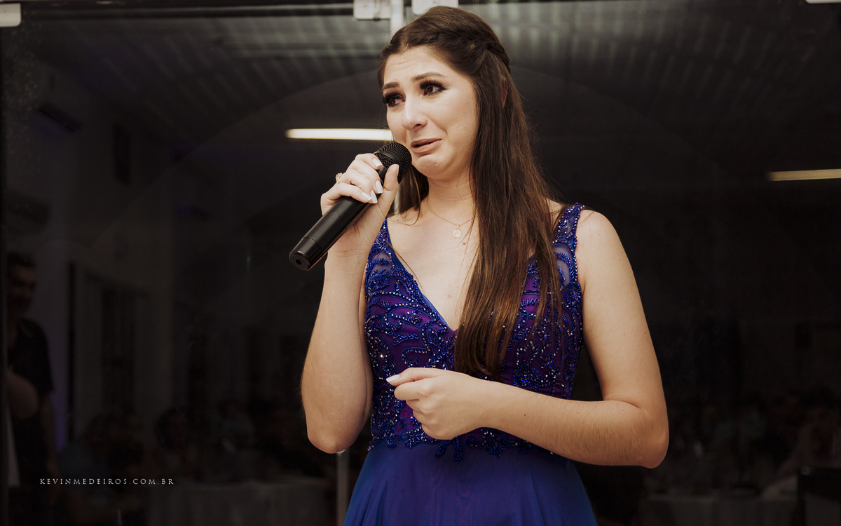 Festa e recepção de formatura da Carol Boemeke realizada no salão arco iris, formanda de Design de interiores por Kevin Medeiros, fotógrafo de Canoas, porto alegre e RS