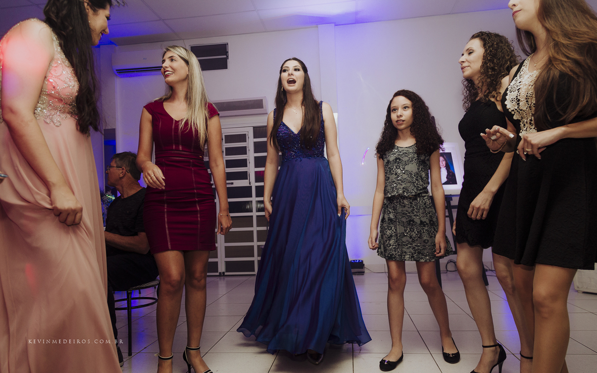 Festa e recepção de formatura da Carol Boemeke realizada no salão arco iris, formanda de Design de interiores por Kevin Medeiros, fotógrafo de Canoas, porto alegre e RS