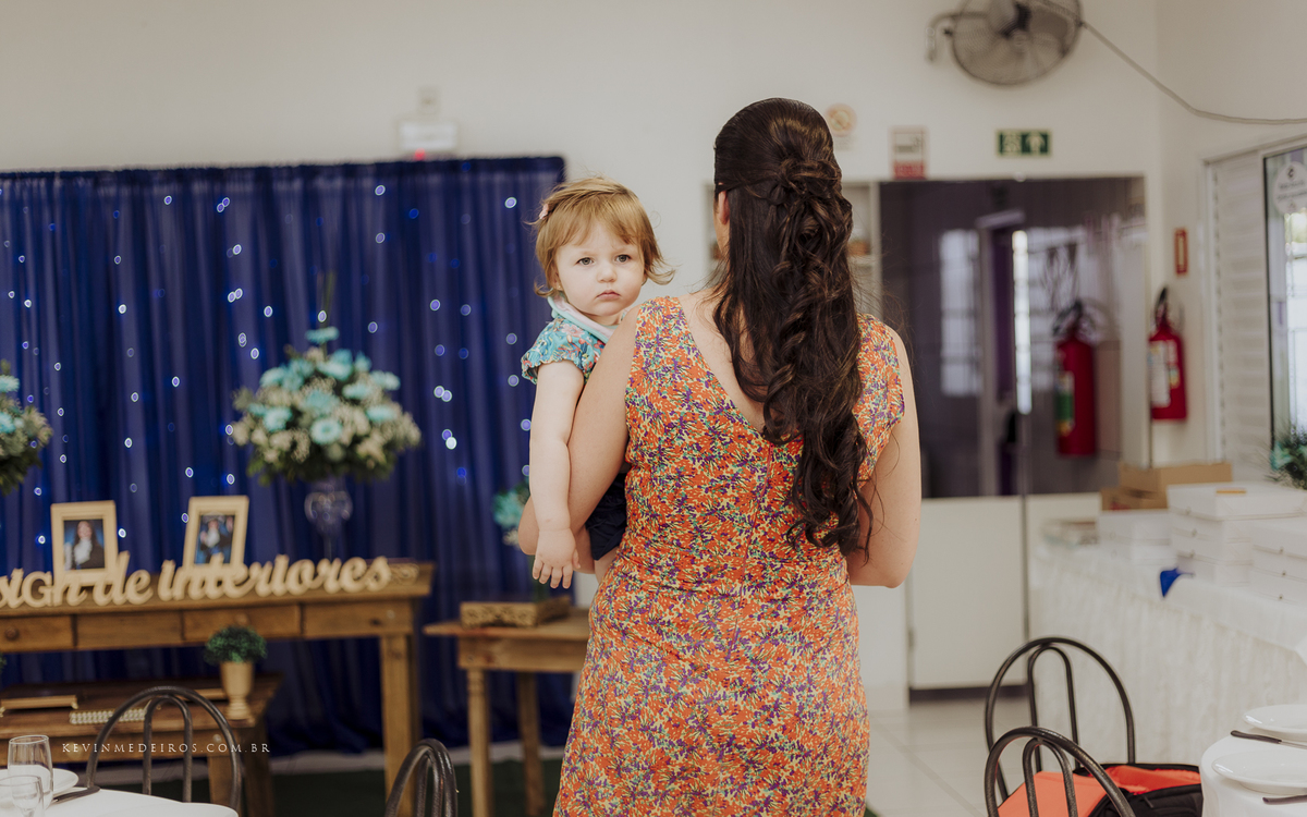 Festa e recepção de formatura da Carol Boemeke realizada no salão arco iris, formanda de Design de interiores por Kevin Medeiros, fotógrafo de Canoas, porto alegre e RS
