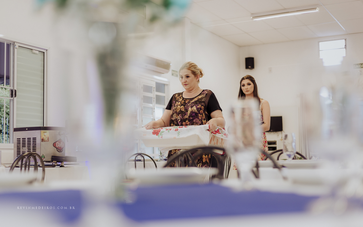 Festa e recepção de formatura da Carol Boemeke realizada no salão arco iris, formanda de Design de interiores por Kevin Medeiros, fotógrafo de Canoas, porto alegre e RS