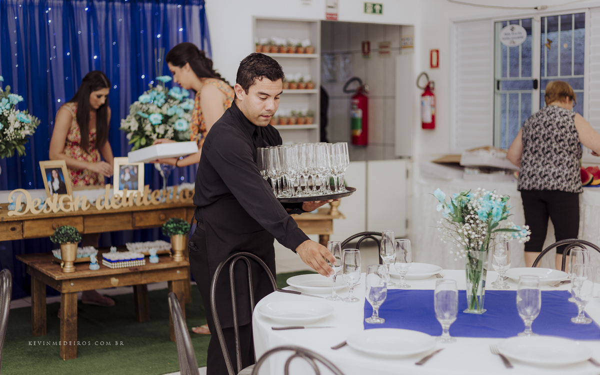 Festa e recepção de formatura da Carol Boemeke realizada no salão arco iris, formanda de Design de interiores por Kevin Medeiros, fotógrafo de Canoas, porto alegre e RS