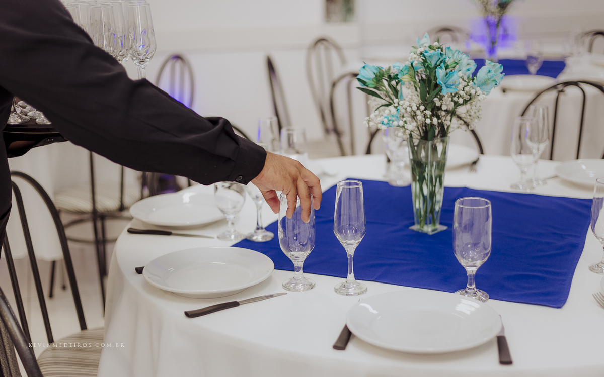 Festa e recepção de formatura da Carol Boemeke realizada no salão arco iris, formanda de Design de interiores por Kevin Medeiros, fotógrafo de Canoas, porto alegre e RS