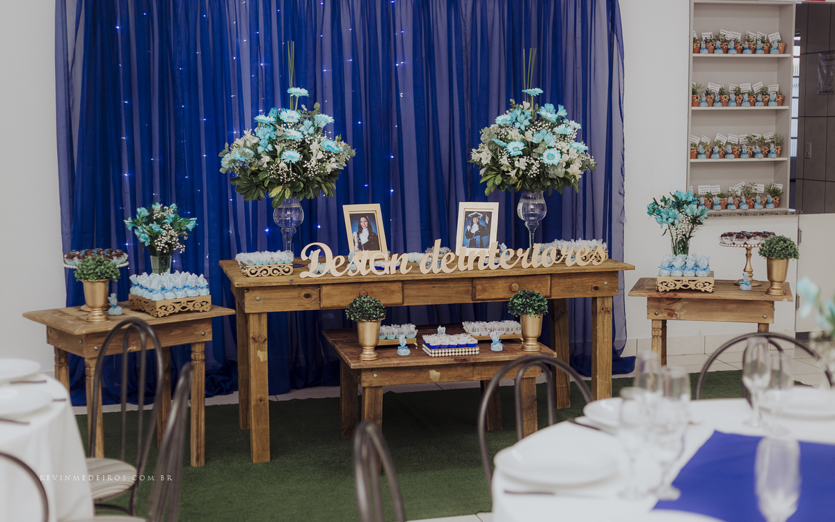 Festa e recepção de formatura da Carol Boemeke realizada no salão arco iris, formanda de Design de interiores por Kevin Medeiros, fotógrafo de Canoas, porto alegre e RS